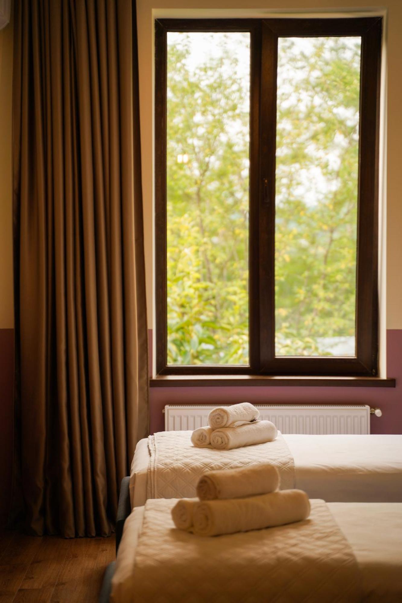 Dro Hotel クタイシ エクステリア 写真